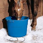 This bucket is great for horses, calves, cattle, ostriches, sheep, large dogs and more. It has a capacity of 16 gallons (64 quarts), with a built-in thermostat and will keep water ice-free during below zero conditions.